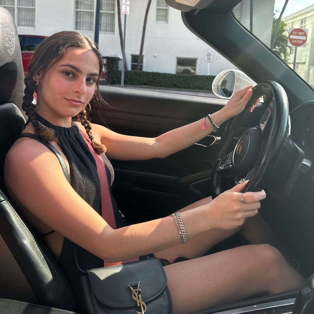 Meet your Posher, Naz